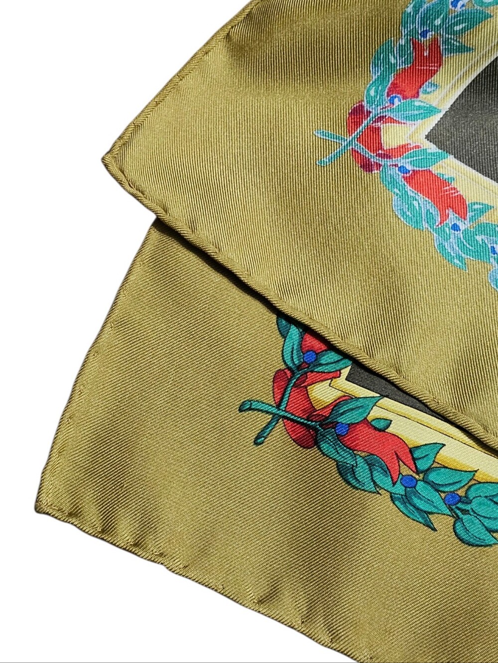 GUCCI SCARF - Picture 11 of 16